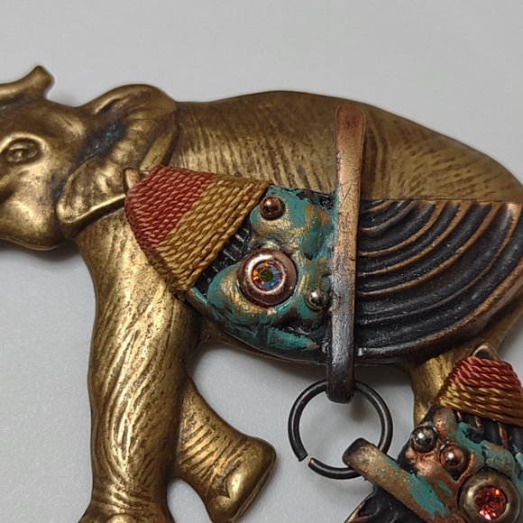 Very Cool Decorative Metal Lucky Elephant Dangle Brooch - Picture 5 of 12